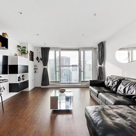 Two Bedroom Apartment - London Excel Stays المظهر الخارجي الصورة