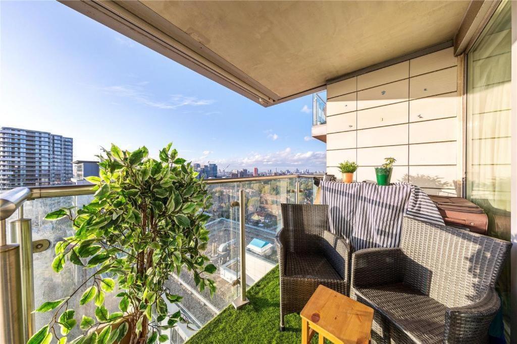 Two Bedroom Apartment - London Excel Stays المظهر الخارجي الصورة