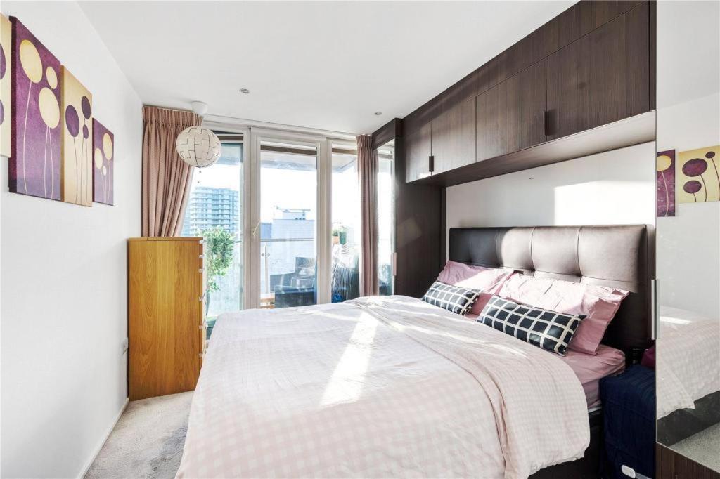 Two Bedroom Apartment - London Excel Stays المظهر الخارجي الصورة