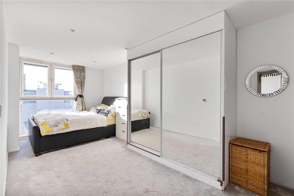 Two Bedroom Apartment - London Excel Stays المظهر الخارجي الصورة