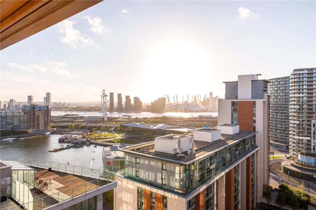Two Bedroom Apartment - London Excel Stays المظهر الخارجي الصورة